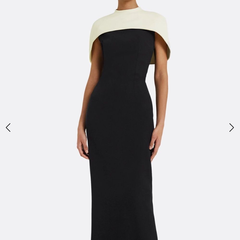 Safiyaa Kalika Monochrome Long Dress
⭐️this doesn’t have the white cape-TT5